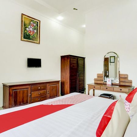 Super Oyo 3261 Hotel Ratu เดนปาซาร์ ภายนอก รูปภาพ