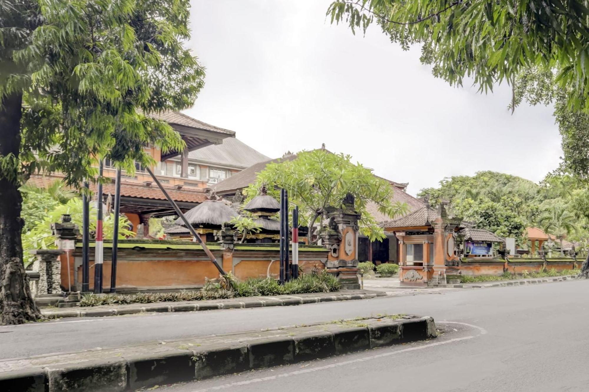 Super Oyo 3261 Hotel Ratu เดนปาซาร์ ภายนอก รูปภาพ
