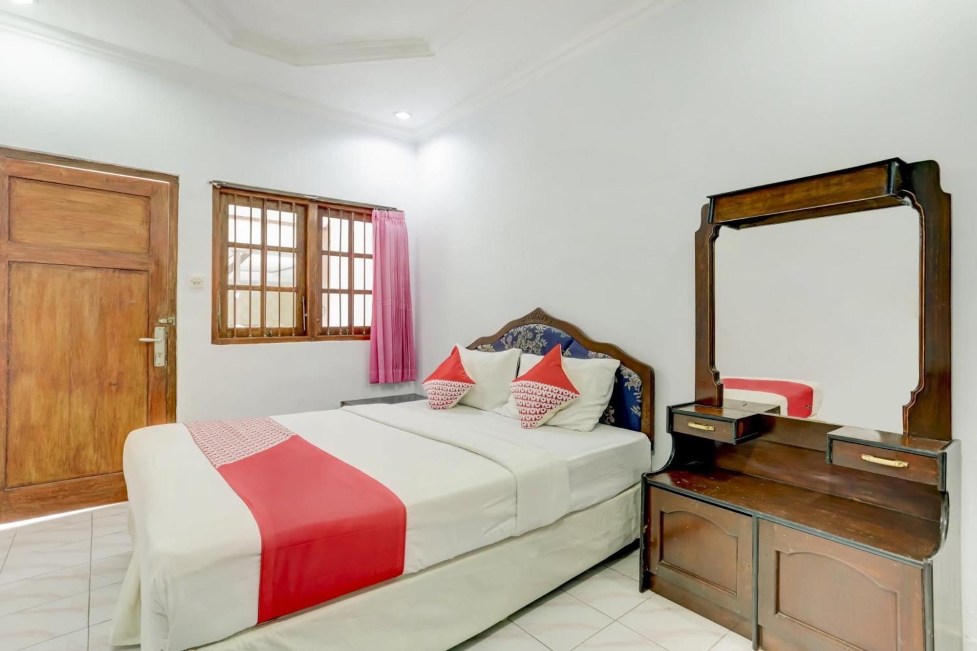 Super Oyo 3261 Hotel Ratu เดนปาซาร์ ภายนอก รูปภาพ