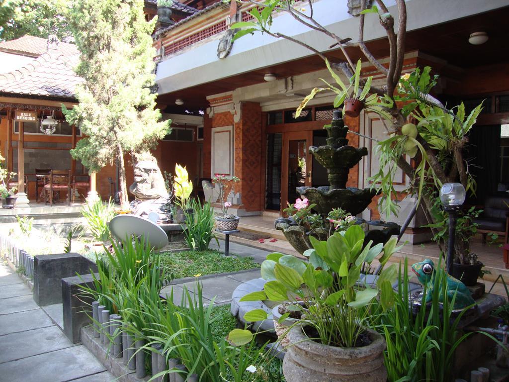 Super Oyo 3261 Hotel Ratu เดนปาซาร์ ภายนอก รูปภาพ